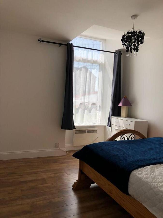 Beautiful 1-Bed Apartment In Cork Esterno foto