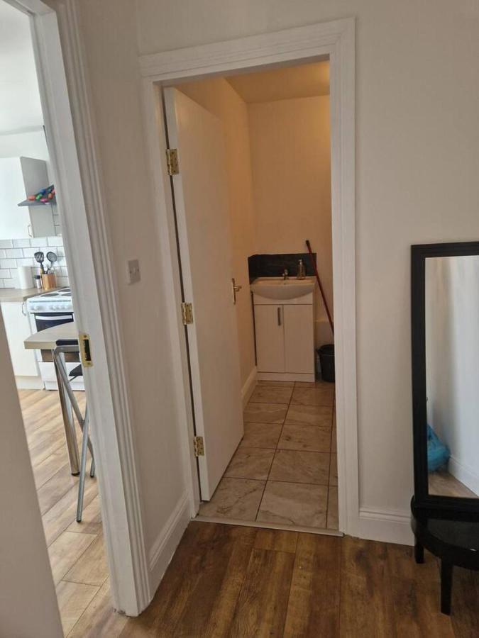 Beautiful 1-Bed Apartment In Cork Esterno foto