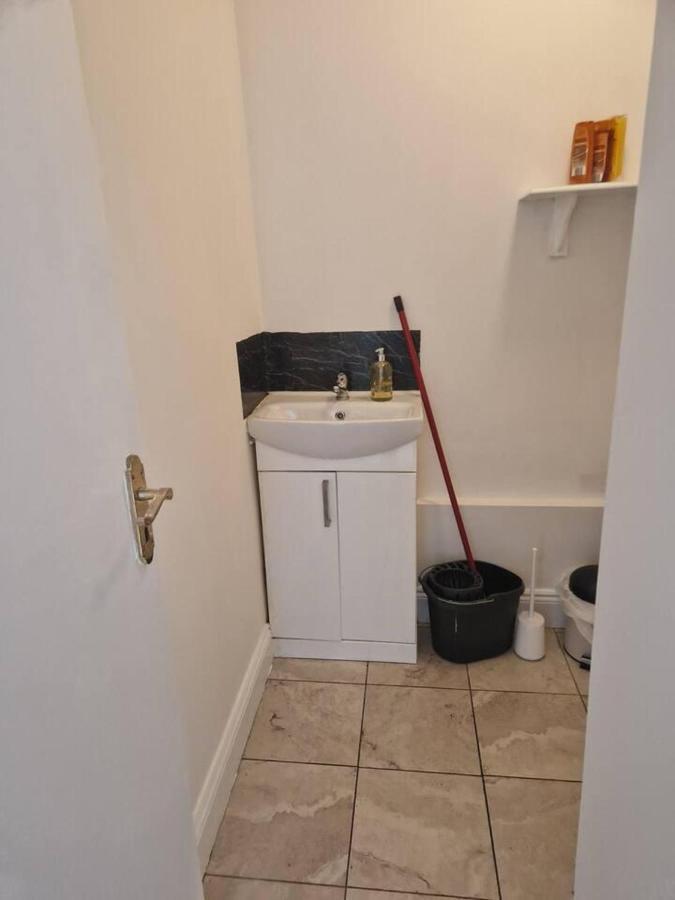 Beautiful 1-Bed Apartment In Cork Esterno foto